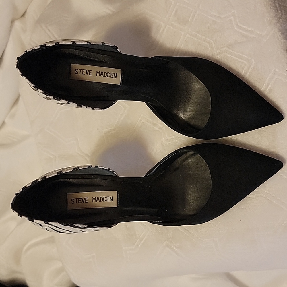 STEVE MADDEN Zebra print velour heels